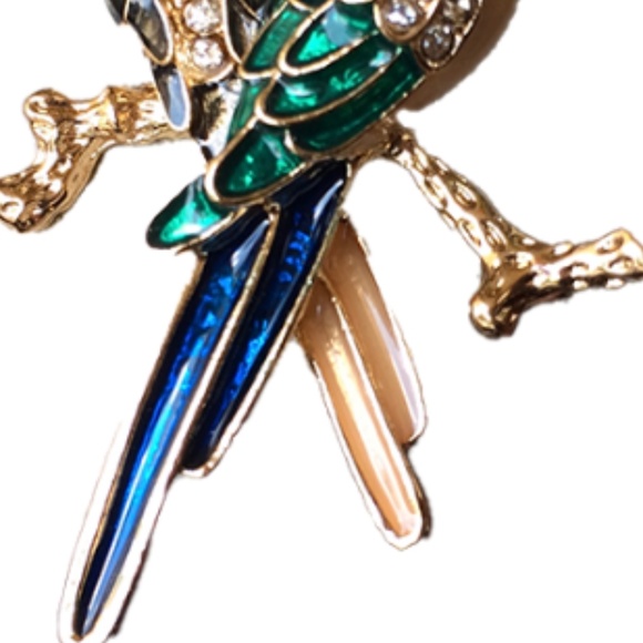Parrot Brooch / Pin back -2 Parrots Crystals Enamel Each with Claws. #1 - Picture 7 of 8